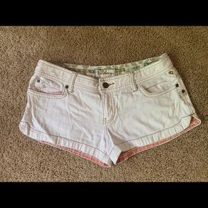 Billabong cream shorts